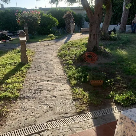 Liuba Con Piscina E Sauna בית נופש איסקיה
