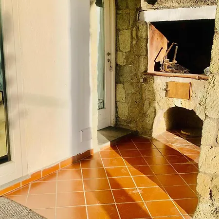 בית נופש Liuba Con Piscina E Sauna איסקיה