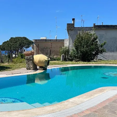 Liuba Con Piscina E Sauna * איסקיה