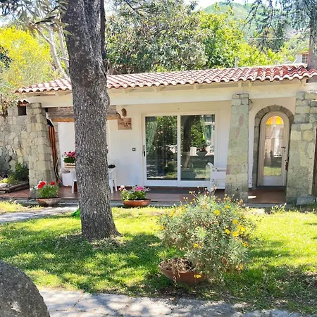 Liuba Con Piscina E Sauna