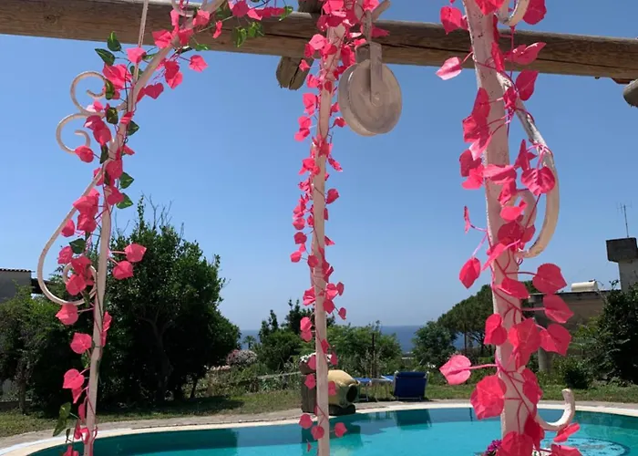 Дом отдыха Liuba Con Piscina E Sauna Искья