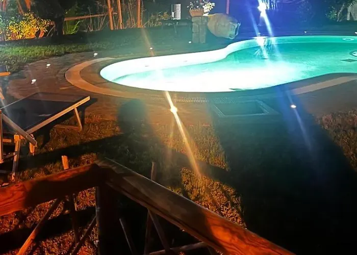 Liuba Con Piscina E Sauna Искья