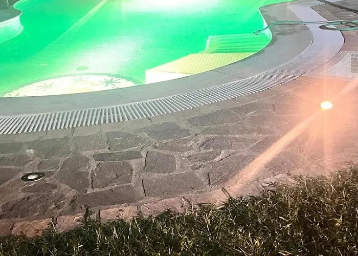 Liuba Con Piscina E Sauna *