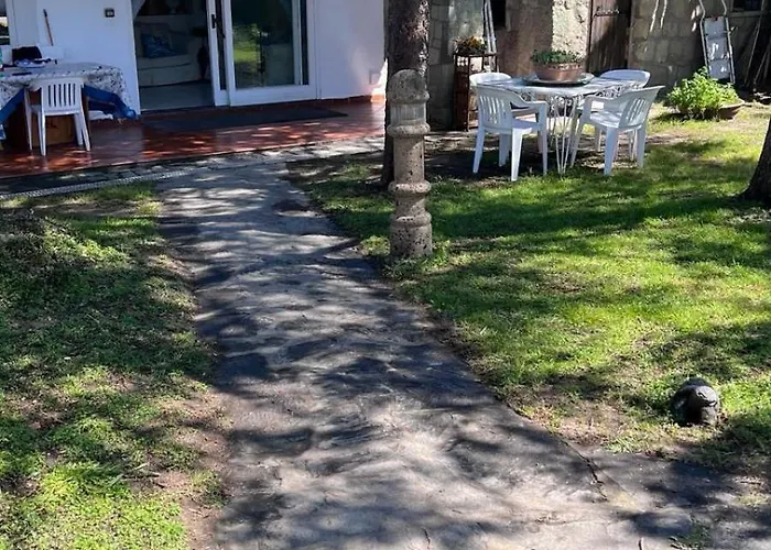 Liuba Con Piscina E Sauna * Isquia